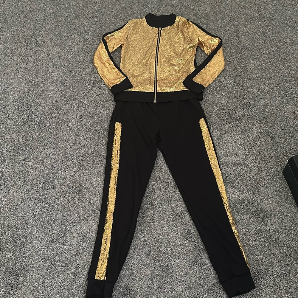 2 piece set. Jacket w/ pants. Large. BRAND NEW boutique purchased.